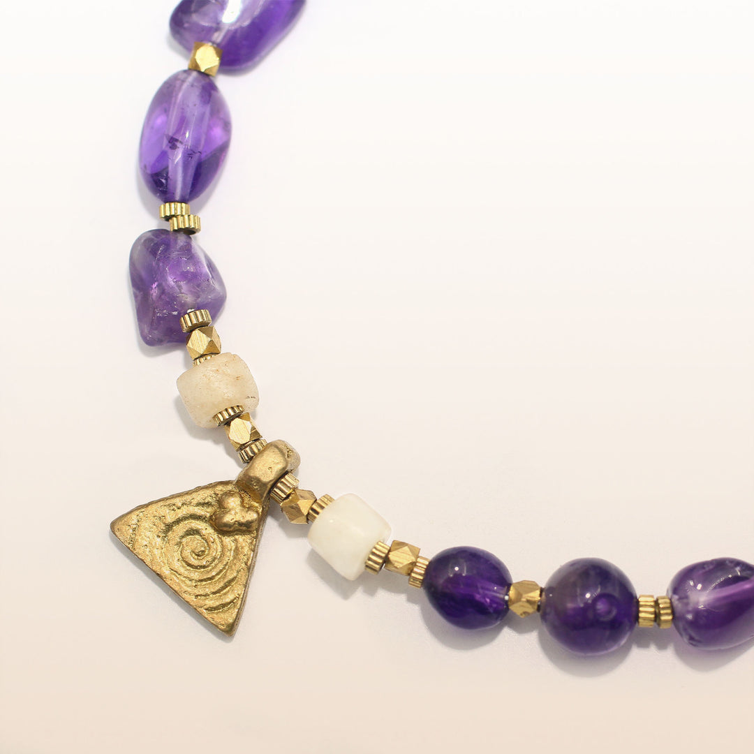 Amethyst_Bracelet_With_Triangular_Symbol